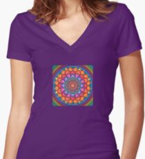 Lotus Rainbow Mandala Tailliertes T-Shirt mit V-Ausschnitt