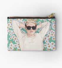 Nialler daisies field Studio Pouch