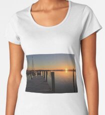 Winter Sunrise on the river. Women's Premium T-Shirt