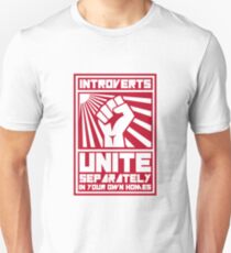 Camiseta unisex Introvertidos se unen por separado en sus propias casas camisetas