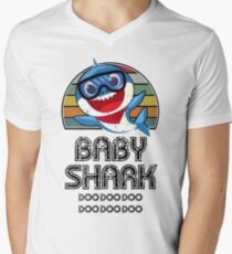 Baby Shark Retro (Junge) - Für Licht T-Shirt mit V-Ausschnitt