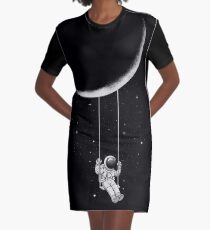 Mondschaukel T-Shirt Kleid