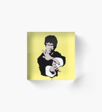 Bruce Lee auf seinem berühmten Kung-Fu-Jet Kune posieren, Kunstwerke, T-Shirts, Drucke, Poster, Taschen, Männer, Frauen, Kinder Acrylblock