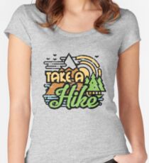 Camiseta entallada de cuello ancho Hacer una caminata