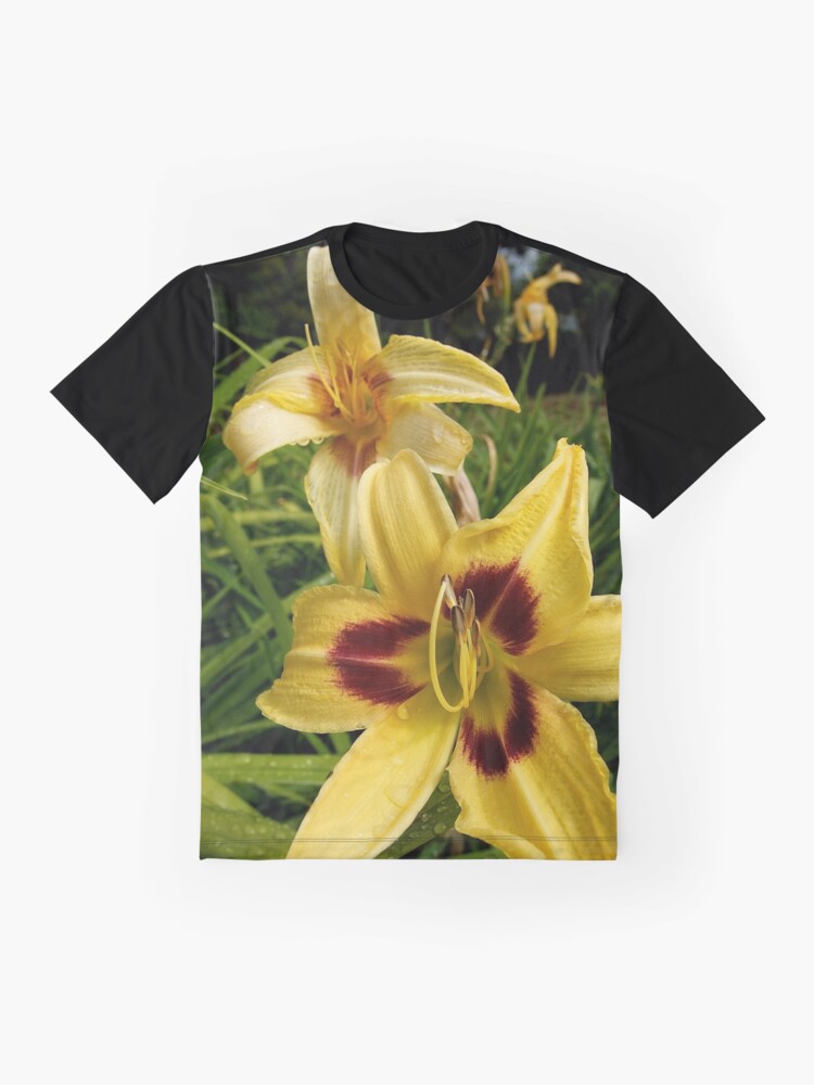 Alternate view of Yellow Daylily from the Gardens at Lake Merritt Graphic T-Shirt