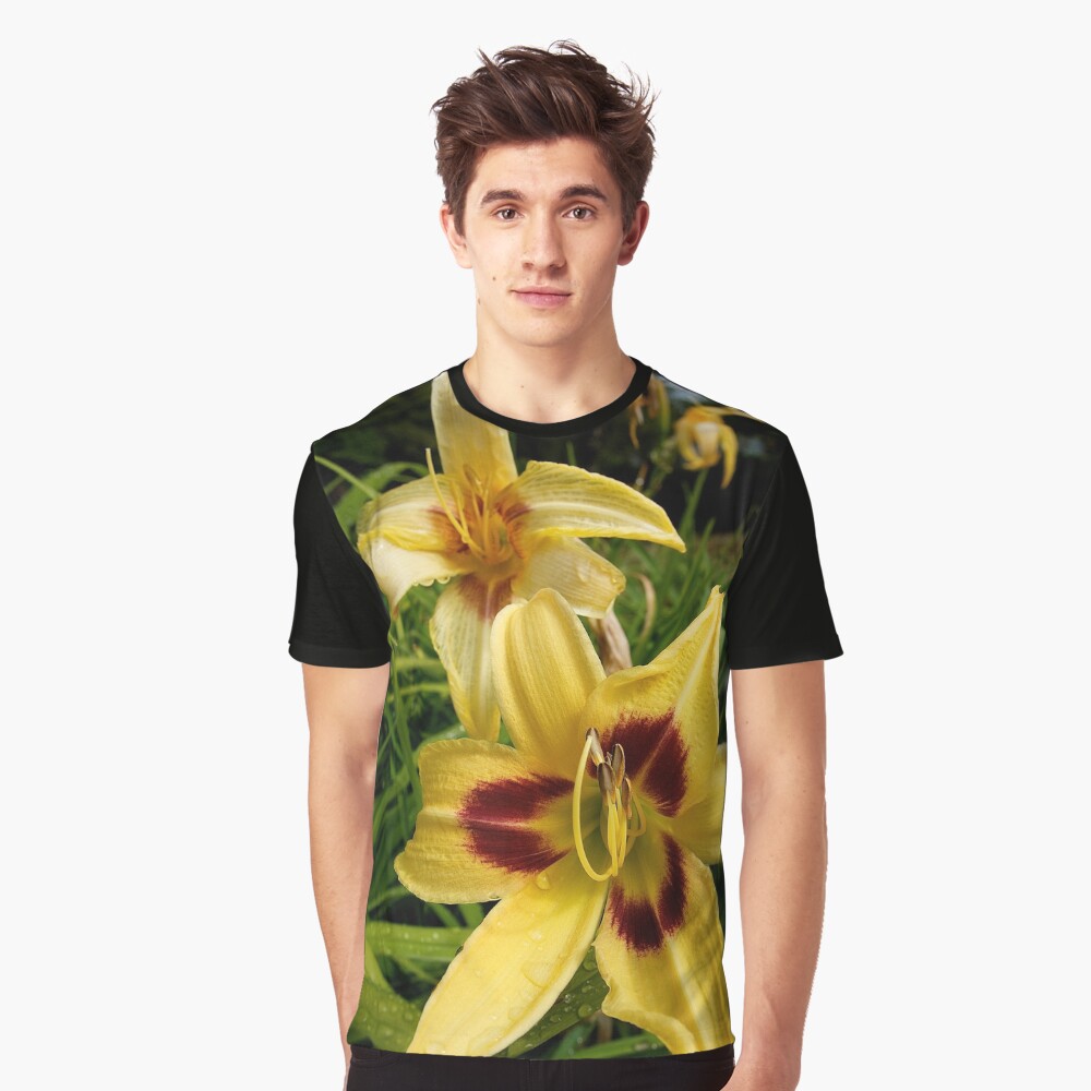 Yellow Daylily from the Gardens at Lake Merritt Graphic T-Shirt