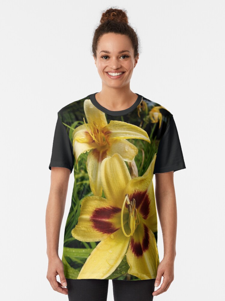 Alternate view of Yellow Daylily from the Gardens at Lake Merritt Graphic T-Shirt
