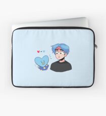 BTS: TATA Gleicht TAETAE ab Laptoptasche