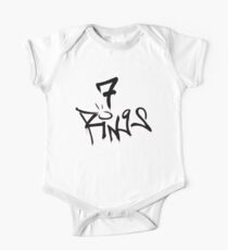 7 Ringe (schwarzer Titel) - Collection Baby Body Kurzarm