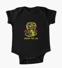 Kehren Sie das Bein - Cobra Kai Baby Body Kurzarm