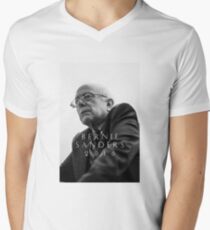 Bernie Sanders 2016 Men's V-Neck T-Shirt