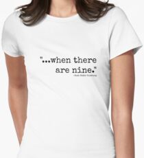 Wenn es neun gibt Tailliertes T-Shirt für Frauen