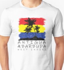 Antigua und Barbuda National Colors im Hintergrund des Palmeschattenbildes Slim Fit T-Shirt