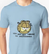 Du bist nicht immun gegen Propaganda Garfield Unisex T-Shirt