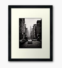 Lámina enmarcada Avenida de Manhattan en blanco y negro