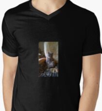 Hanni's Katze T-Shirt mit V-Ausschnitt