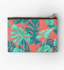 Monstera verlässt lebende Korallen. Studio Clutch