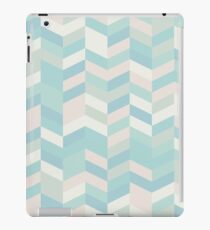 modern, chevron, Zickzack, Stifte, Muster, trendy, Pastellfarben, aquamarin, Rosa, Creme, Minze, Grün iPad-Hülle & Klebefolie