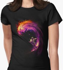 Surfen im Weltraum Tailliertes T-Shirt