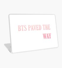 Vinilo para portátil BTS APROBADO EL CAMINO