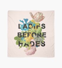 Damen vor dem Hades Tuch