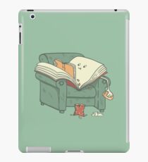 BOOK READS iPad Case/Skin