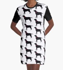 Schwarzer Labrador mit rotem Kragen T-Shirt Kleid