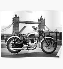 Tiger 100 bei der Tower Bridge Poster