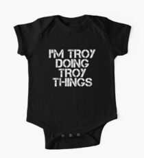 I'M TROY DOING TROY THINGS Art Funny Christmas Gift Idea Baby Body Kurzarm