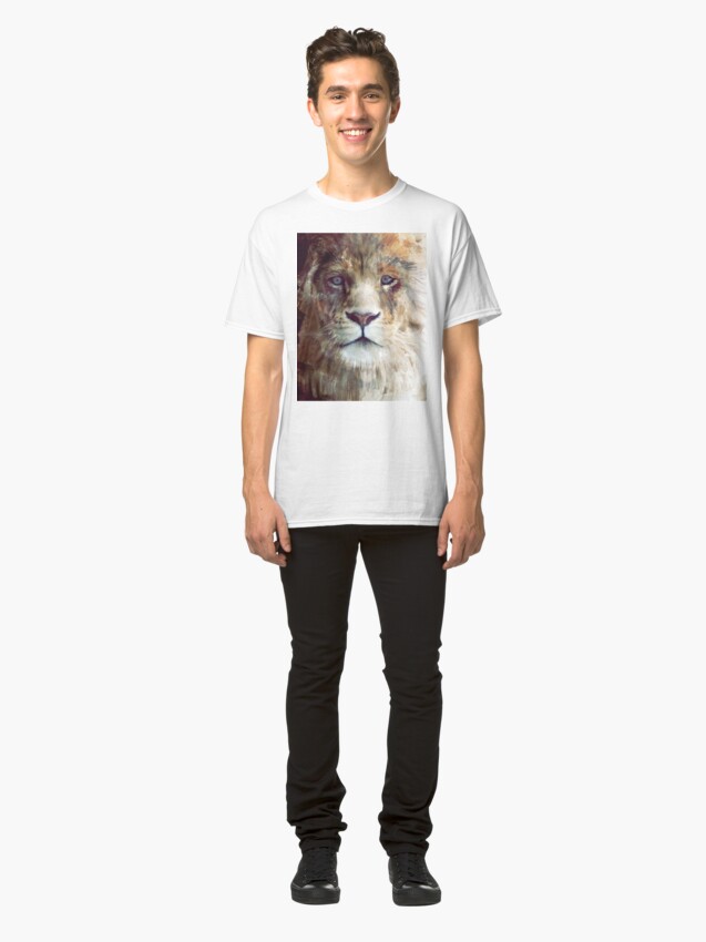 Alternate view of Lion // Majesty Classic T-Shirt