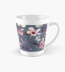 Schmetterlinge und Hibiskus-Blumen - ein gemaltes Muster Tasse (konisch)