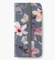 Vinilo o funda para iPhone Mariposas y flores de hibisco - un patrón pintado