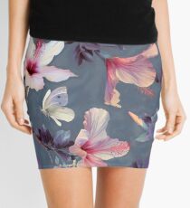 Schmetterlinge und Hibiskus-Blumen - ein gemaltes Muster Minirock