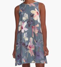 Vestido acampanado Mariposas y flores de hibisco - un patrón pintado