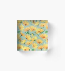 Gemalte goldene gelbe Gänseblümchen auf weichem Salbeigrün Acrylblock