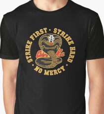 Cobra kai - Streik erste - Streik schwer - keine Gnade HD Logo Grafik T-Shirt