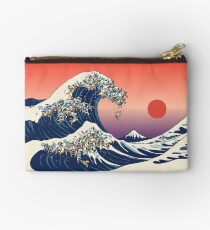 The Great Wave of Pug Zipper Pouch