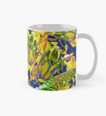 Taza clásica Patrón de repetición colorido de Butterly con mariposas naranjas, azules y rosadas