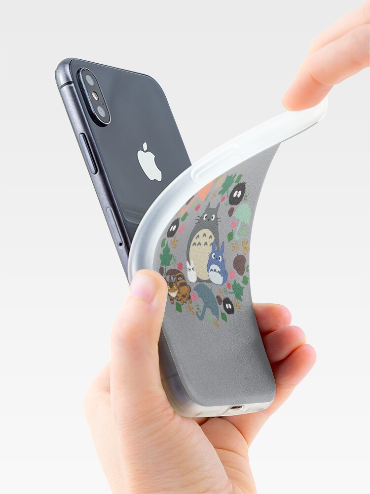 Alternative Ansicht von Mein Nachbar Totoro Kranz - Anime, Catbus, Ruß Sprite, Blau Totoro, Weiß Totoro, Senf, Ocker, Regenschirm, Manga, Hayao Miyazaki, Studio Ghibl iPhone-Hülle & Cover