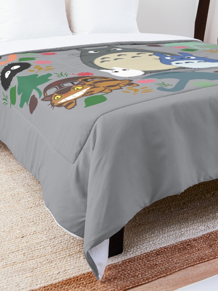 Alternative Ansicht von Mein Nachbar Totoro Kranz - Anime, Catbus, Ruß Sprite, Blau Totoro, Weiß Totoro, Senf, Ocker, Regenschirm, Manga, Hayao Miyazaki, Studio Ghibl Tagesdecke