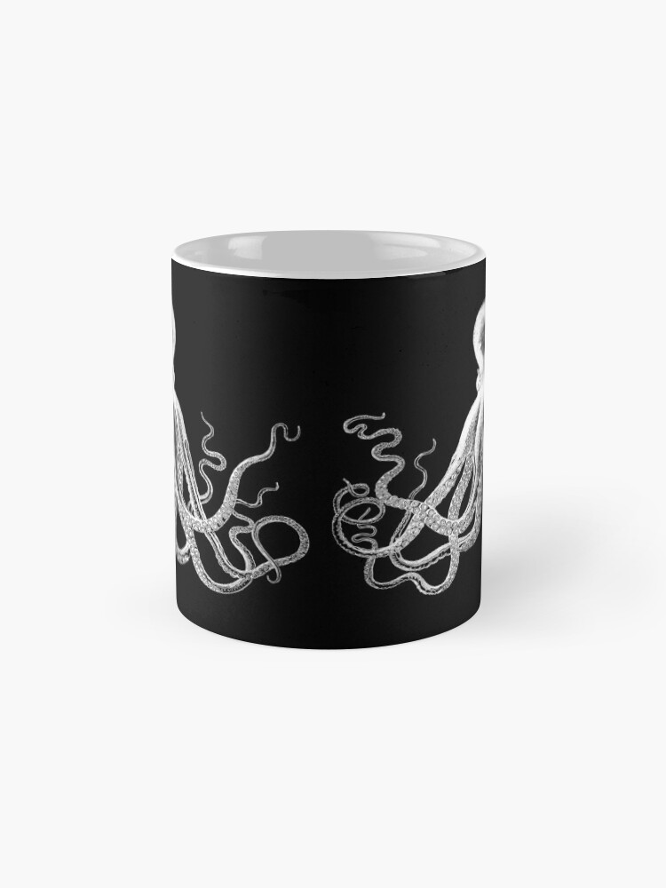 Alternative Ansicht von Krake | Weinlese-Krake | Tentakeln | Meeresbewohner | Nautik | Ozean | Meer | Strand | Schwarz und weiß | Tasse