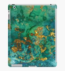 Funkelnder Goldfunkeln auf grünem und blauem Marmor iPad-Hülle & Klebefolie