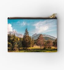 Der Sommer ist in den italienischen Alpen angekommen Täschchen