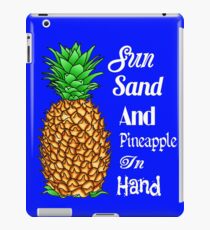 Sun Sand Pineapple In Hand iPad-Hülle & Klebefolie
