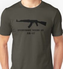 Camiseta ajustada Todo el mundo necesita un AK