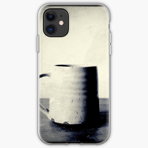 Tasse kaffee auf einem Tisch iPhone Soft Case
