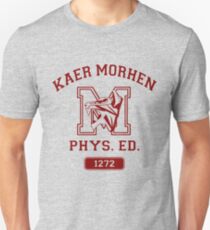 Kaer Morhen Phys. Ed | Die Hexer-Turnhallen-Shirt-Art | Burgund Slim Fit T-Shirt