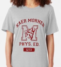 Kaer Morhen Phys. Ed | Die Hexer-Turnhallen-Shirt-Art | Burgund Slim Fit T-Shirt