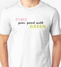 Camiseta ajustada El rosa va bien con verde