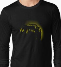 I Shoot with my nikon (Halftone style) Long Sleeve T-Shirt
